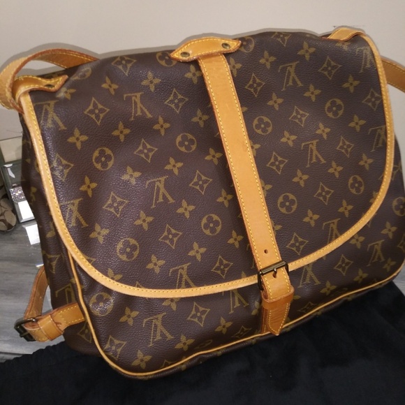 Louis Vuitton Handbags - 💥PRICE DROP💥 LOUIS VUITTON SAUMER SHOULDER BAG